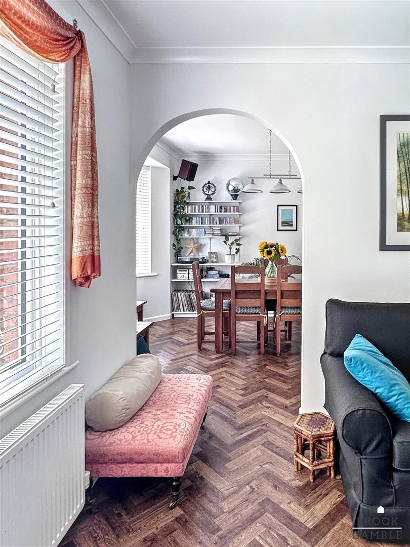 4 Bedroom House - Semi-Detached. Central Avenue in Eastbourne, East Sussex 7